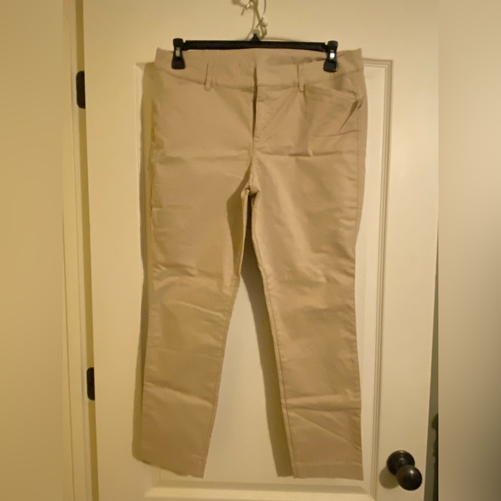 NEW Old Navy Women’s Capri Pants Size 12